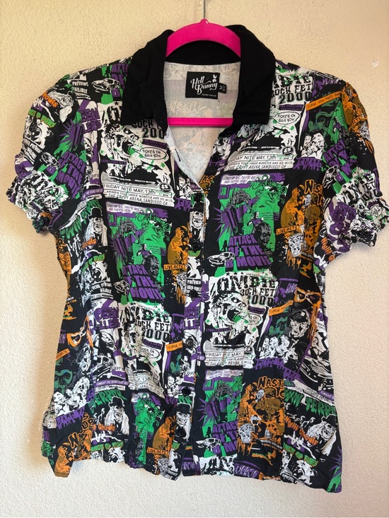 Tops - Hell Bunny Be Afraid B-Movie Retro Horror Print Collared Cinch Sleeve Blouse M